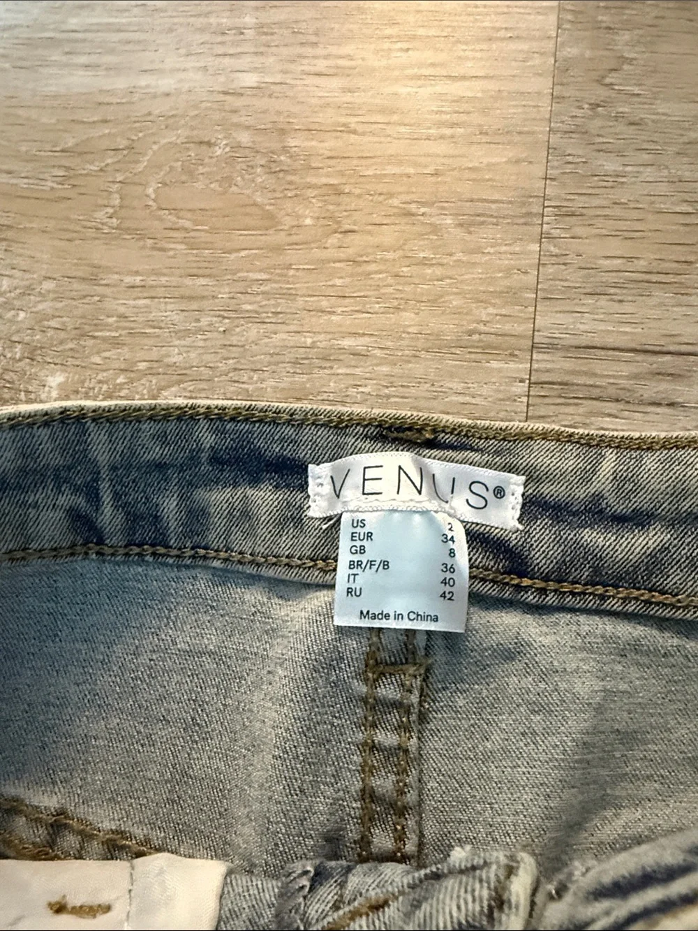 VENUS size 2 NWOT Light Wash Embroidered Flare Jeans - Women's Light Blue Denim